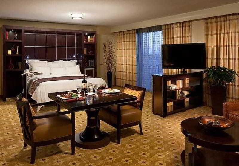 Tampa Airport Marriott Hotel Room photo